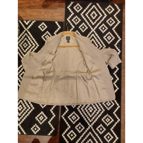 International Concepts Latte Look 3 Button Lined Lightweight Blazer. Size 8 - Picture 7 of 12